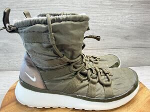 Nike Roshe Run Hi Sneakers Boots Forest Green Faux Fur Lined Lace Up. Womens 7